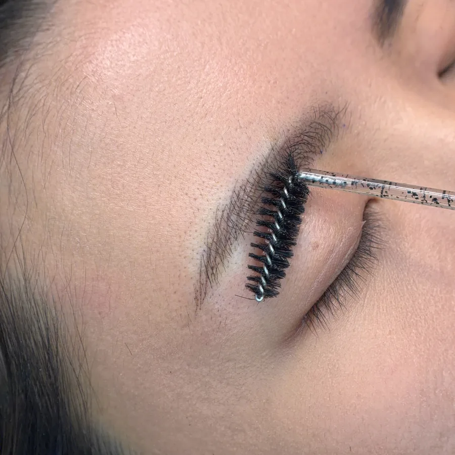 Hairstroke brows · hair-flow close-up: real work