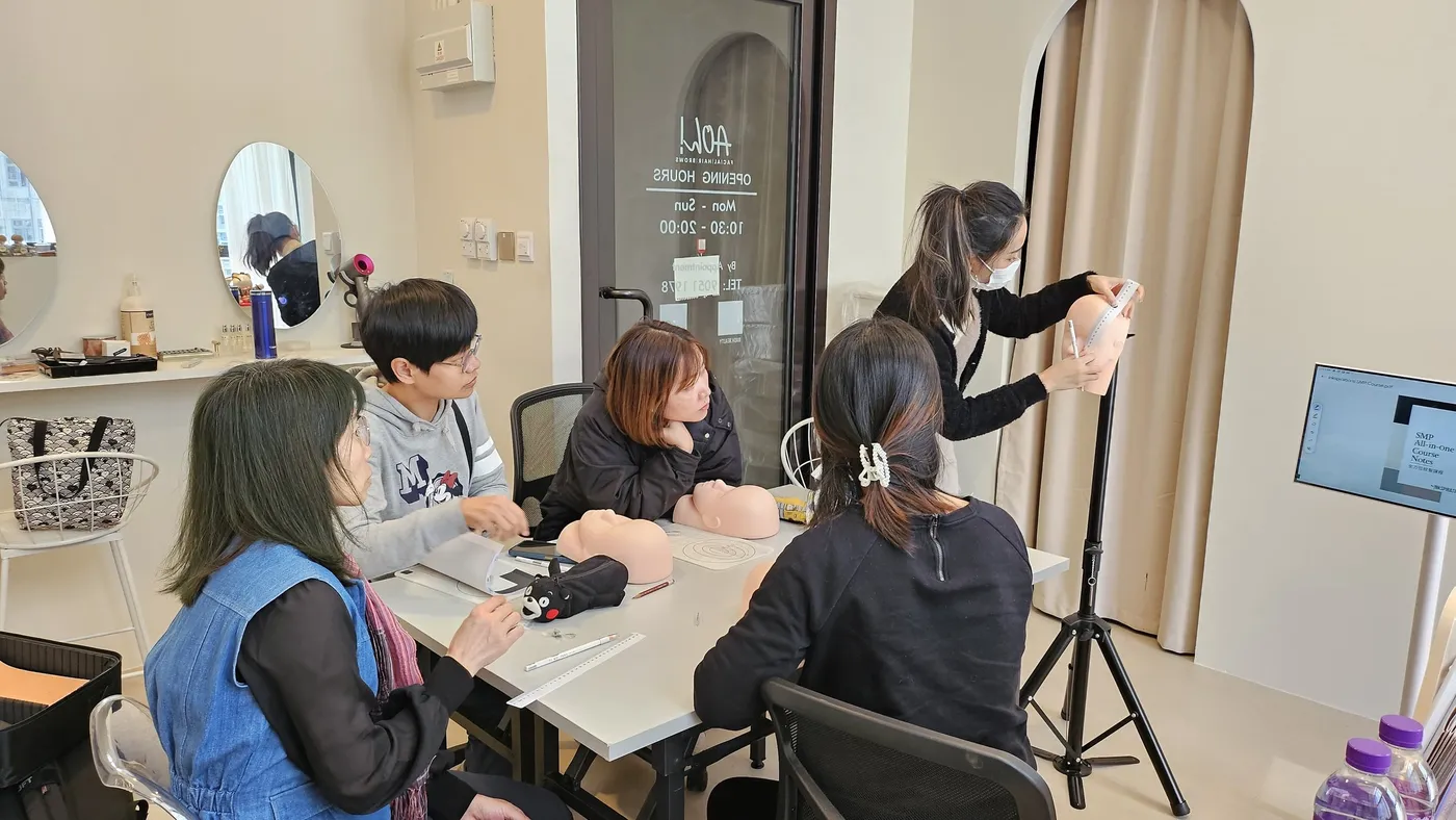 MSMP class: group practice on mannequin heads