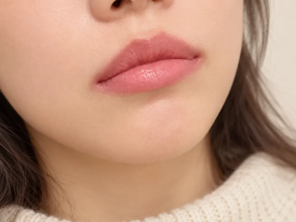 Lip treatment: naturally rosy lips (styled image)