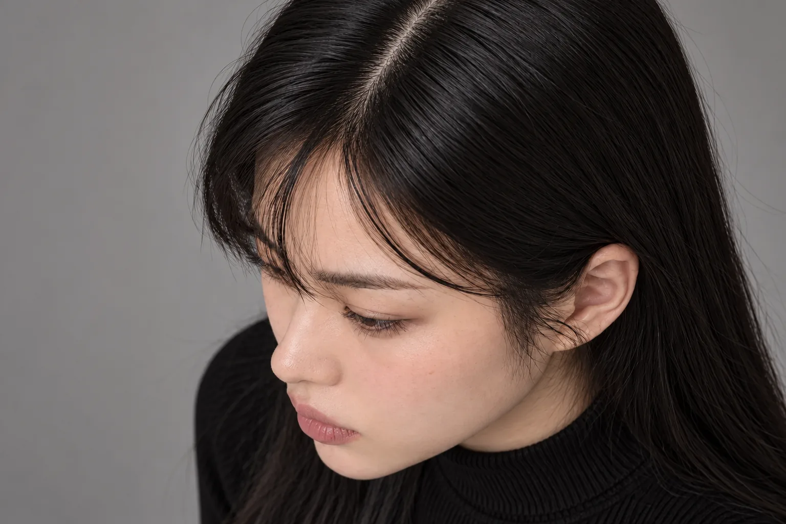 A model bowing her head to show her parting
